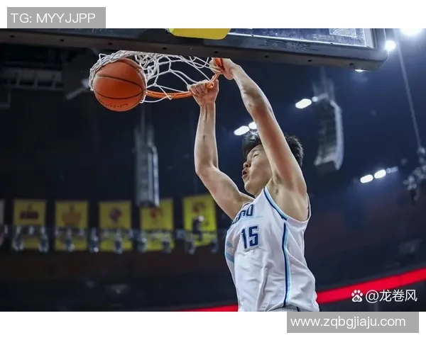 方硕在篮球赛场上的崛起与挑战：从新星到领军人物的成长历程分析